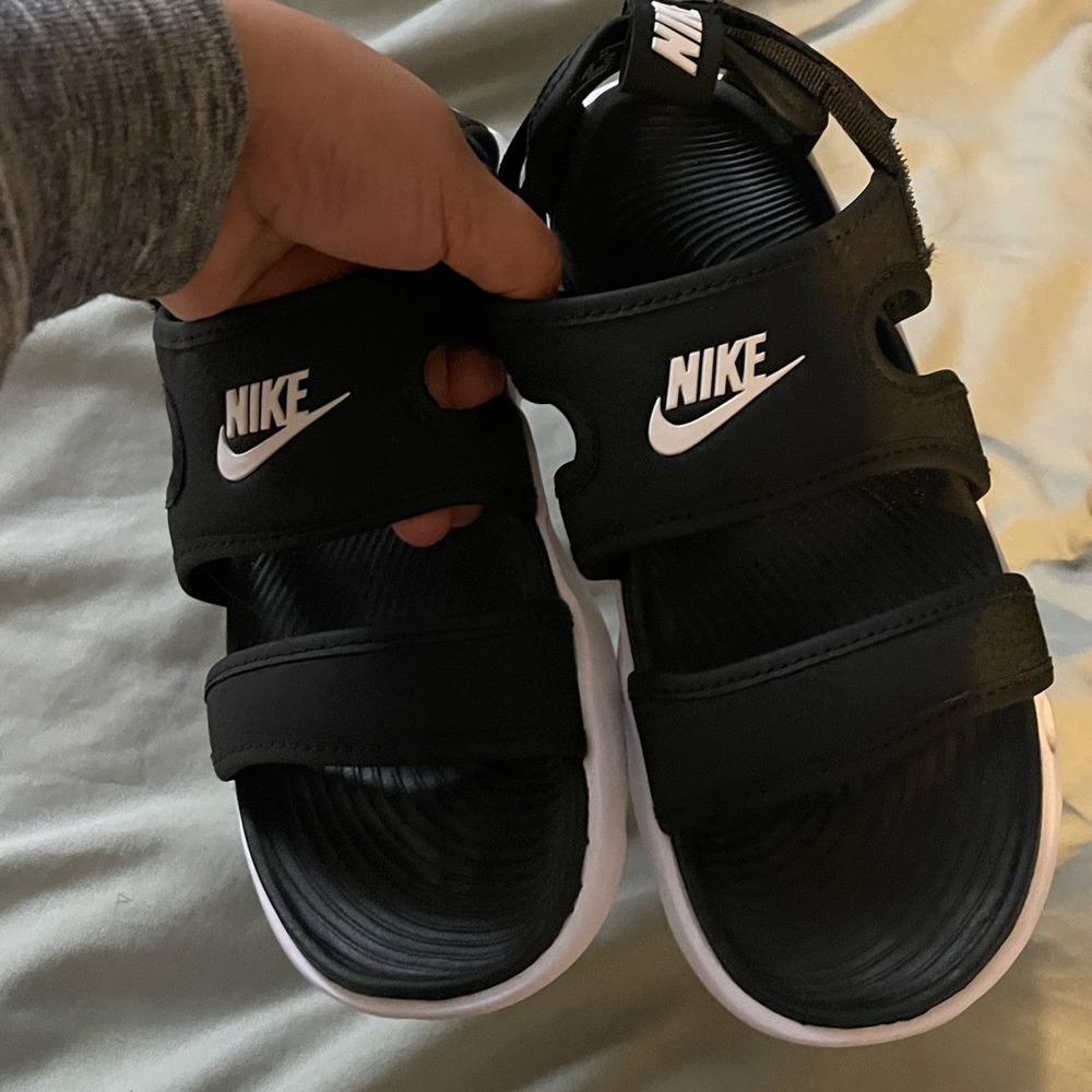 Size 5 Nike sandals worn once